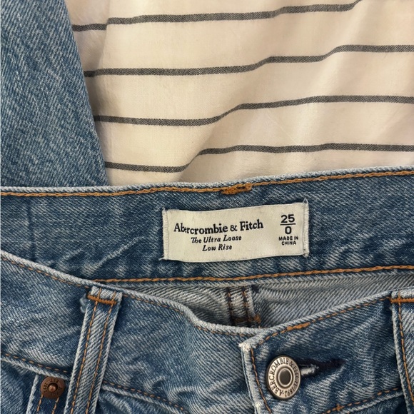 Abercrombie & Fitch low rise Ultra Loose size 25R - Picture 3 of 3